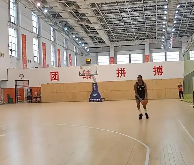 如何通过心理辅导提升篮球主力的比赛状态_0